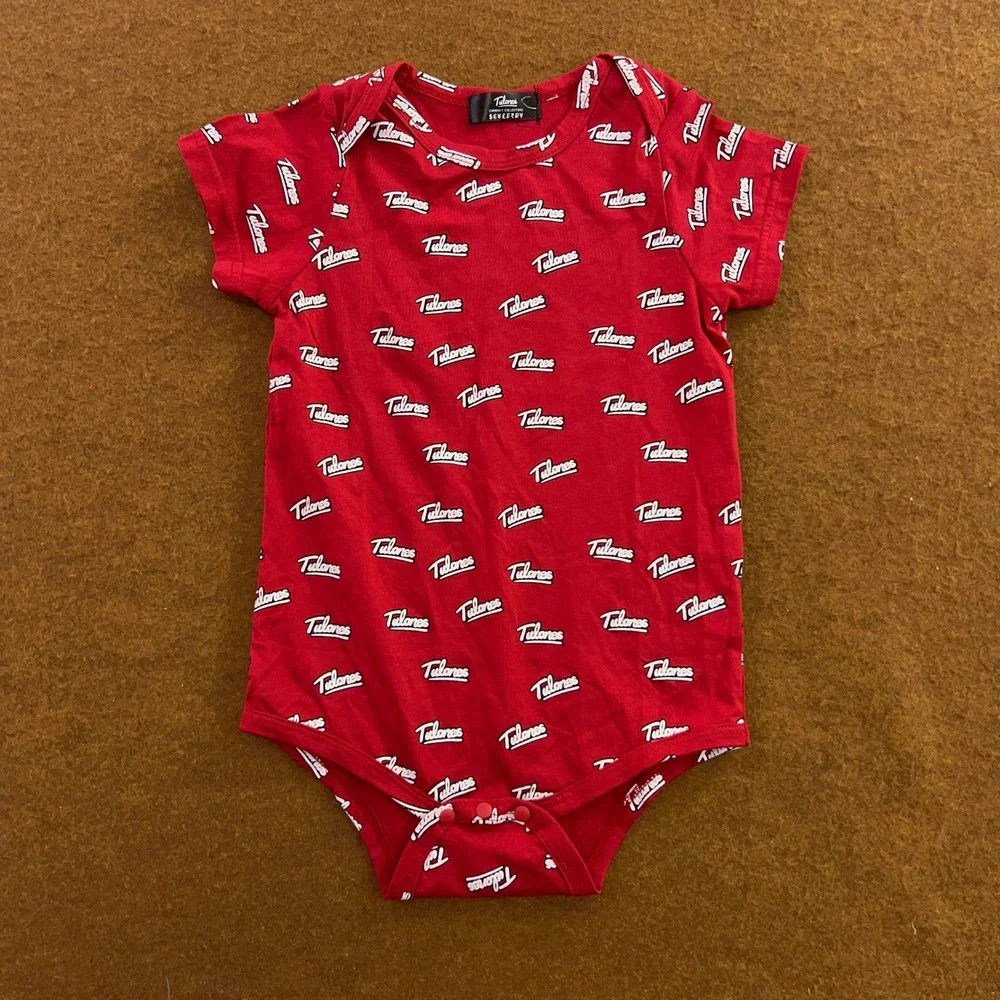 Tulones Baby 24M Red White Currency Collectors Logo Print 3 Pack Bodysuits New